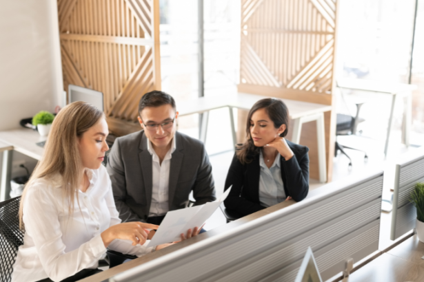 Hebron Costa Cruz de Oliveira destaca como a formação continuada é essencial para o jurista que busca profundidade e diferenciação profissional.