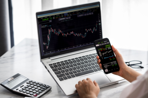 Teciomar Ábila explora como os algoritmos analisam dados para indicar o investimento ideal para cada perfil.