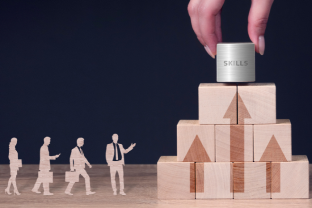 A constância como prática diária mostra como líderes se formam na ação e na coerência, destaca Alfredo Moreira Filho ao abordar o poder do exemplo.