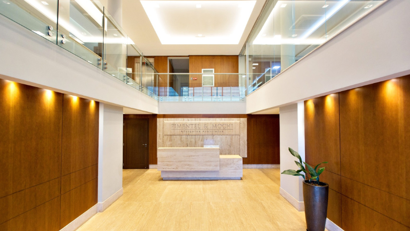 Descubra neste artigo, com Rodrigo Gonçalves Pimentel, quando a via judicial é mais estratégica e quando a extrajudicial garante melhores resultados para a empresa.